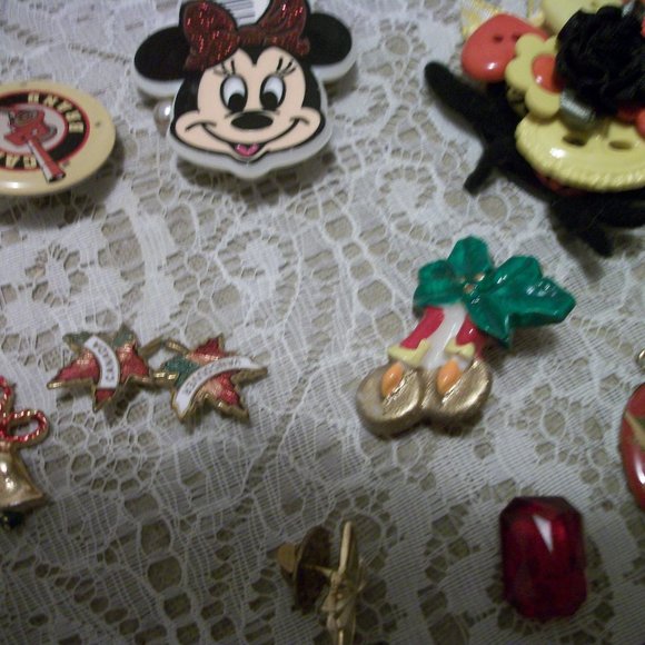 VINTAGE RETRO JEWELRY PINS BUNDLE 24 - Picture 3 of 6